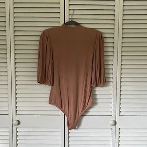 Never been worn, dusty pink bodysuit with puffy/wide sleeves. Great for work!